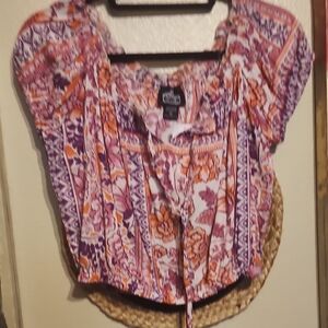 Angie
Patch Print Off-The-Shoulder Cap Sleeve Crop Top